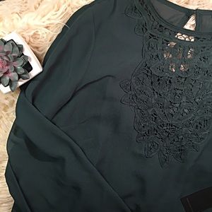 FOREVER 21 GREEN WOVEN SLIGHTLY CROPPED TOP🌹